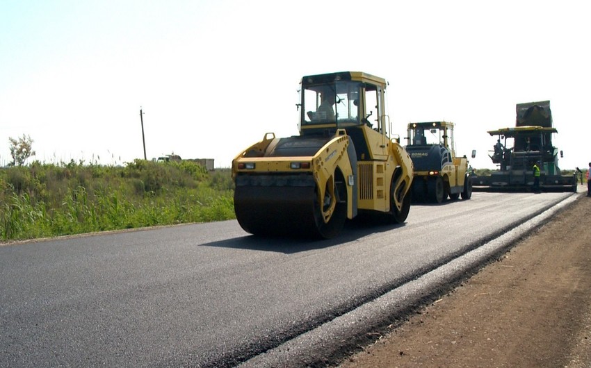 На реконструкцию автодорог в трех поселках Баку выделено 7,4 млн манатов