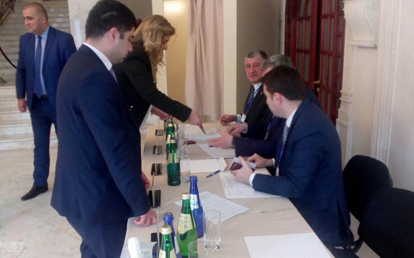 Граждане Азербайджана в Грузии голосуют в посольстве в Тбилиси