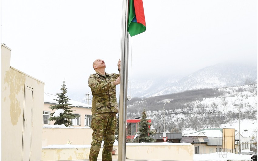 Prezident Hadrutda Azərbaycan bayrağını qaldırıb