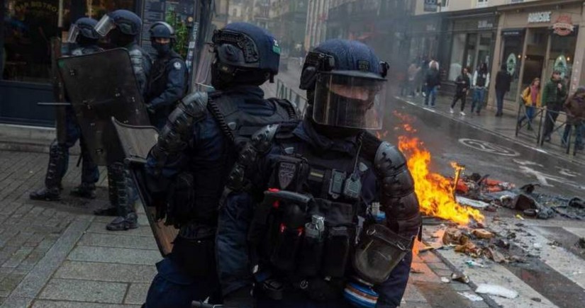 Paris deploys its special forces to suppress protests in Martinique 