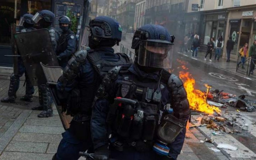 Paris deploys its special forces to suppress protests in Martinique 