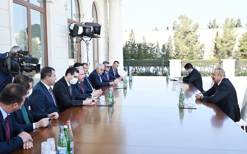 Президент принял делегацию Великого нацсобрания Турции во главе с Шентопом
