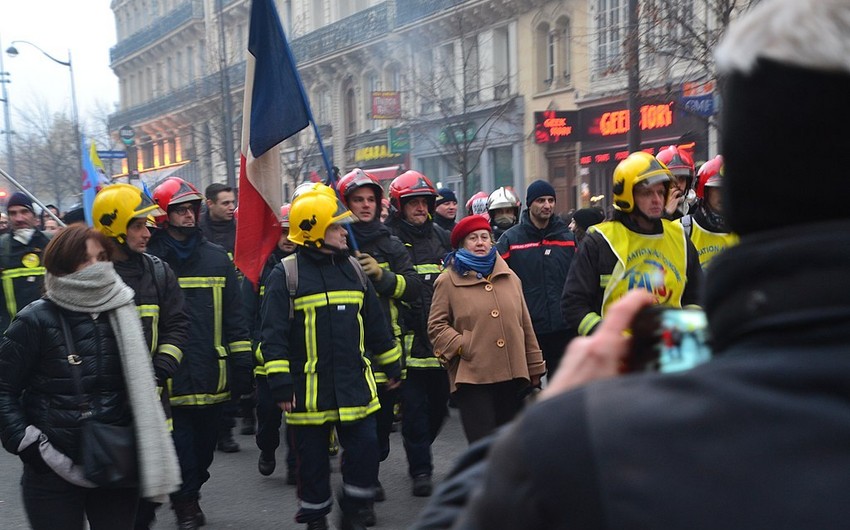 Во Франции в преддверии Нового года бастуют работники общественного траспорта