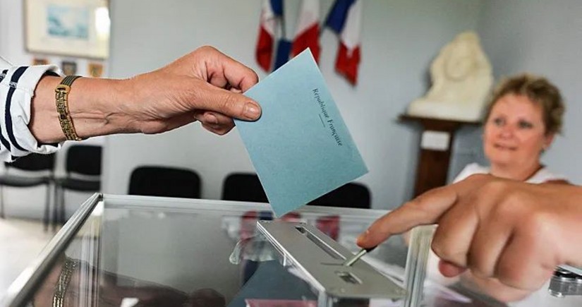 СМИ: Во Франции 185 претендентов сняли свои кандидатуры на выборах в парламент