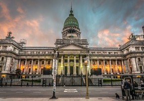 Argentina parlamenti pensiya ilə bağlı qanuna veto qoya bilməyib