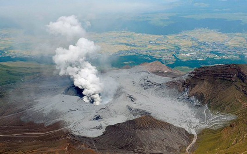 ​В японской префектуре Кумамото началось извержение вулкана Асо