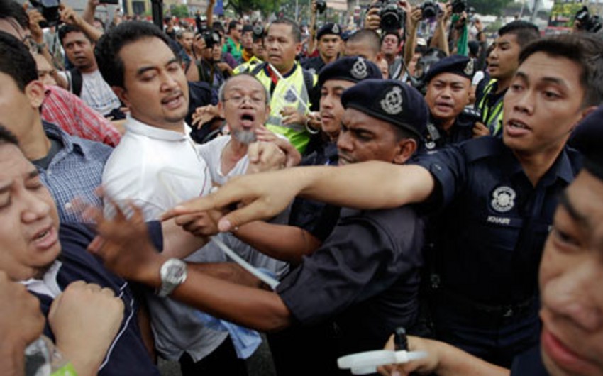 ​В Малайзии проходит широкомасштабная акция протеста с требованием отставки премьера