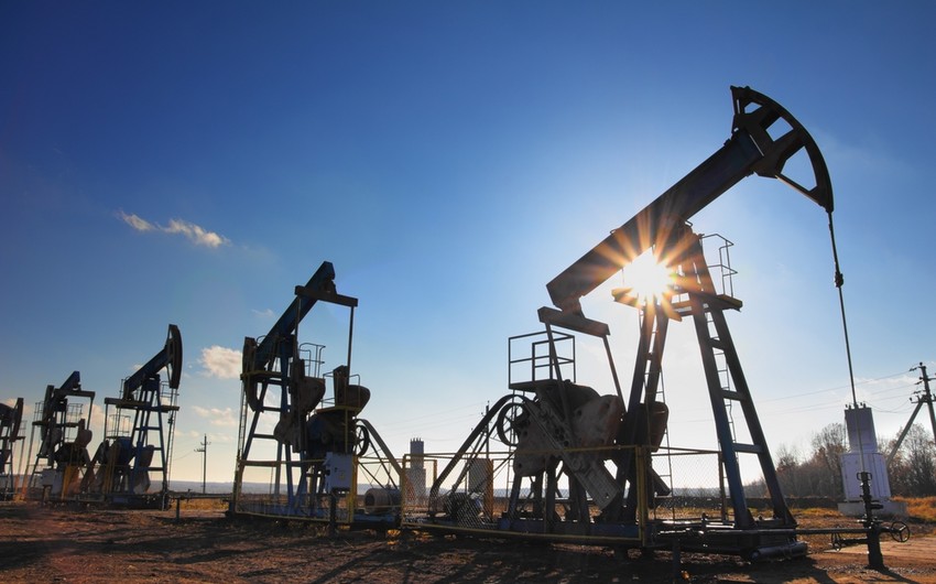 Нефть дорожает на 4,12% в ожидании соглашения по ограничению ее добычи