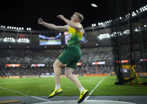 Discus thrower Alekna shatters longest-standing men's world record