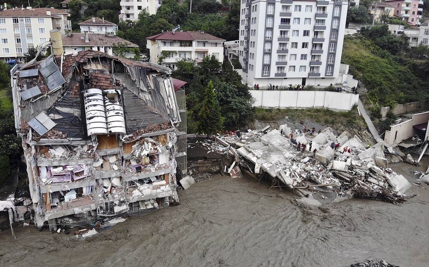 В Турции число погибших при наводнении увеличилось до 64