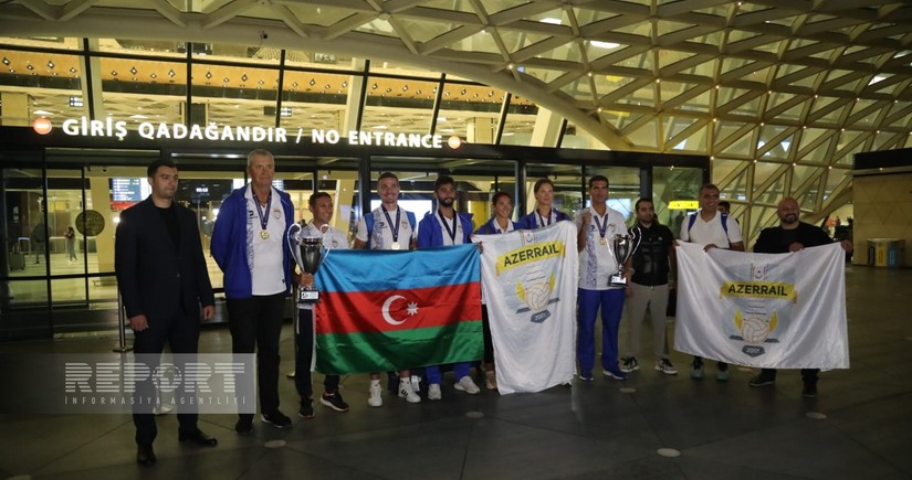 Azərbaycanın Avropa Kubokunun qalibi olmuş voleybolçuları Vətənə qayıdıb