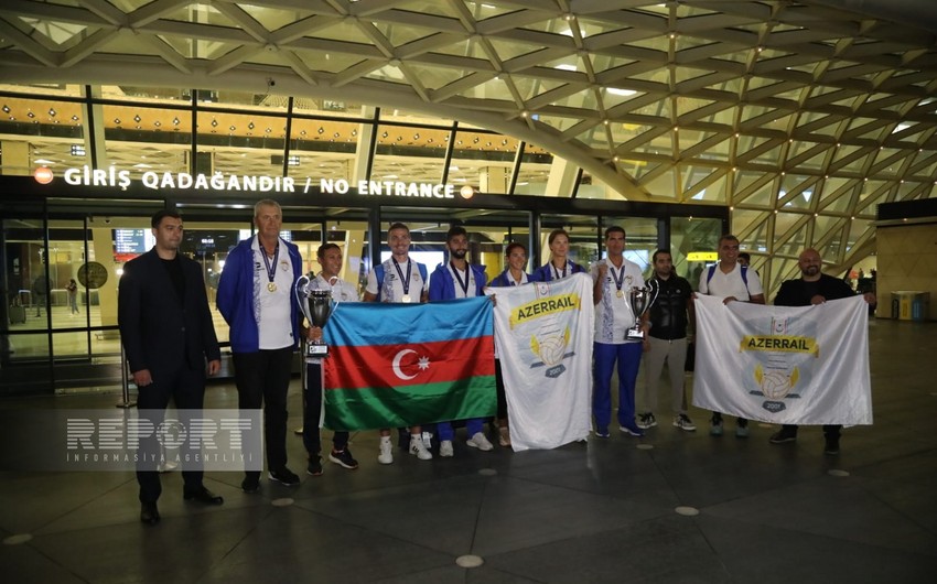 Azərbaycanın Avropa Kubokunun qalibi olmuş voleybolçuları Vətənə qayıdıb