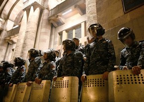 Over 100 injured in clashes at Armenian parliament