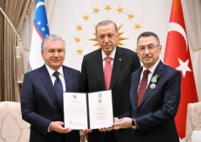 Мирзиёев наградил вице-президента Турции орденом