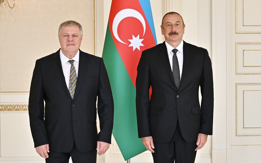 Azerbaijani President receives credentials of new ambassador of Slovakia