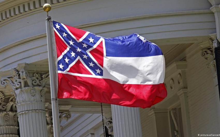 Mississippi governor signs bill to remove flag