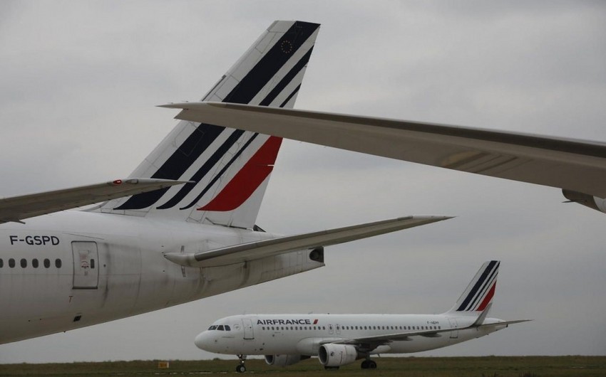 Самолёт задел крылом другой лайнер в парижском аэропорту