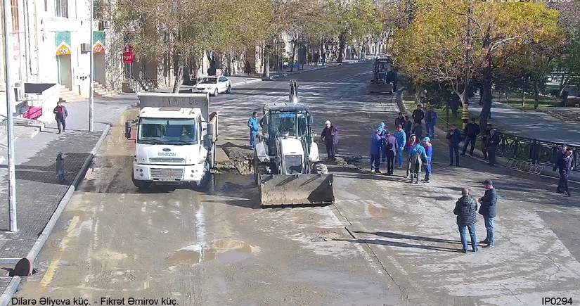 Ограничено движение транспорта на участке одной из центральных улиц Баку