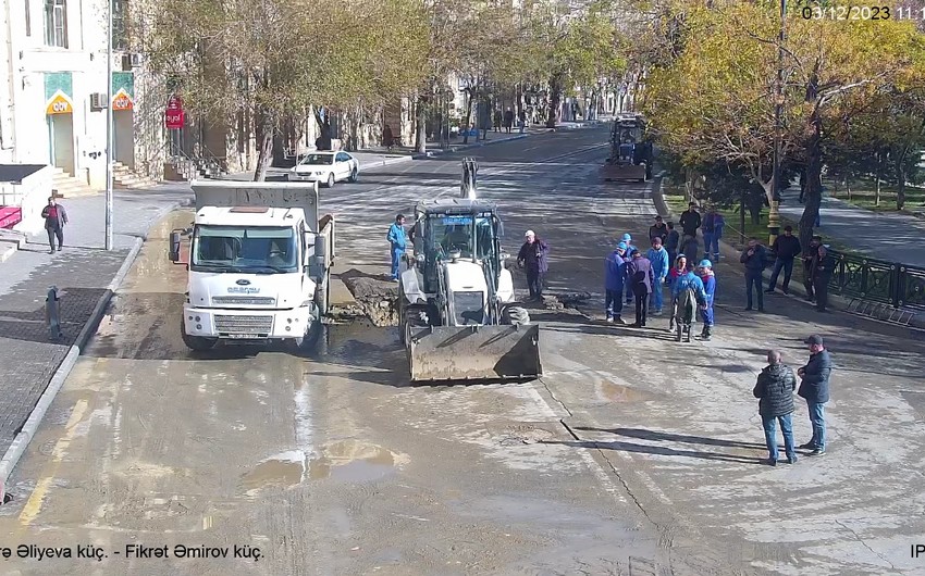 Ограничено движение транспорта на участке одной из центральных улиц Баку