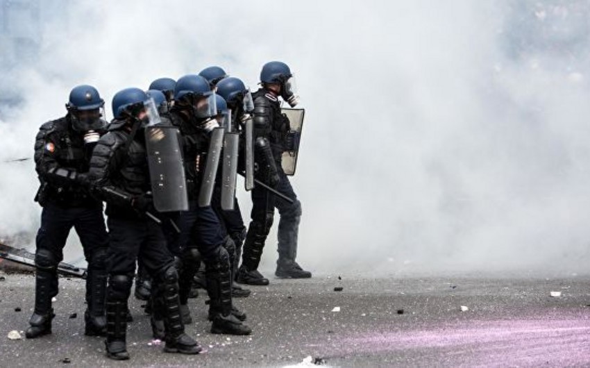 В Тулузе полиция применила слезоточивый газ для разгона желтых жилетов