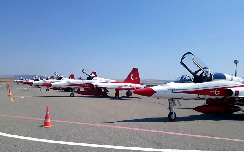 Авиационная группа Турецкие звезды прибыла в Азербайджан - ФОТО