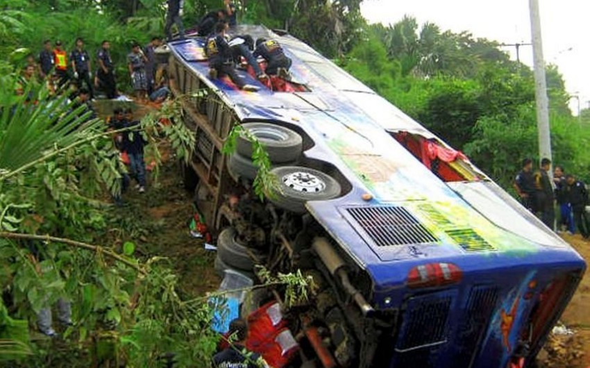 20 passengers hurt in tour bus crash in Thailand