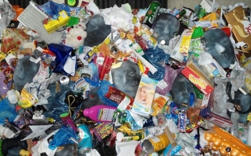 ​В Мексике бастующие мусорщики завалили центр города тоннами отходов
