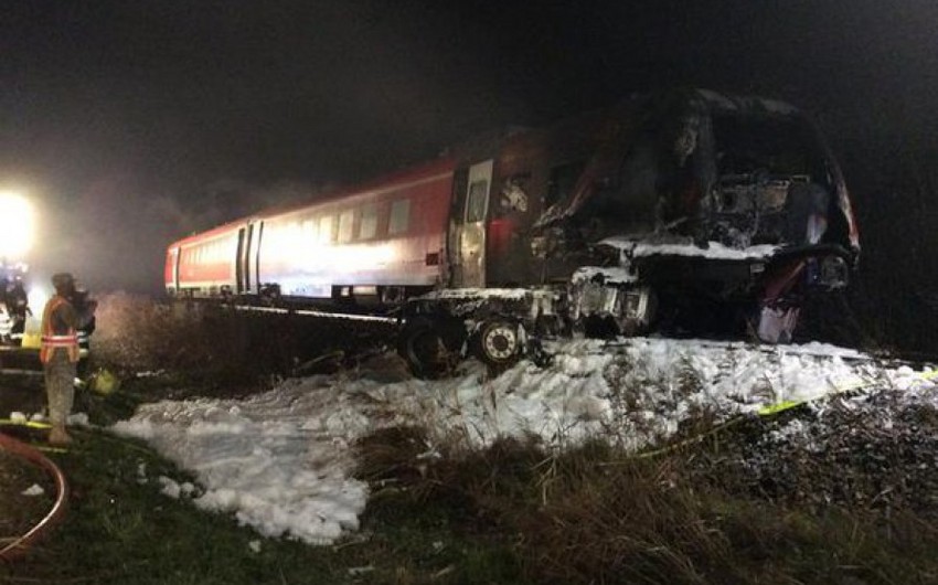 В Баварии пригородный поезд врезался в грузовик