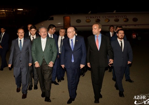 Спикер Великого национального собрания Турции прибыл в Азербайджан