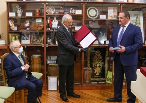Президент Азербайджана наградил Магомедова орденом 