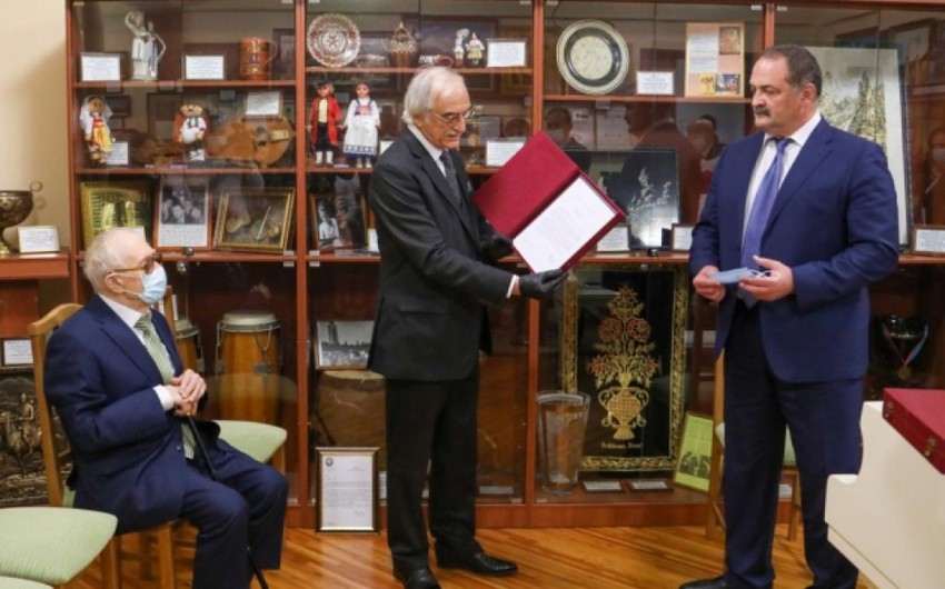 Президент Азербайджана наградил Магомедова орденом Дружба, а Кажлаева почетным дипломом