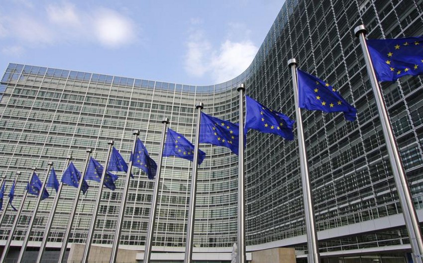 European Commission backs visa-free travel for Turkish citizens