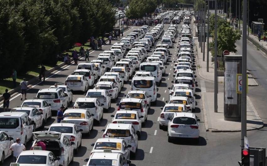 Испанские таксисты прекратили шестидневную забастовку