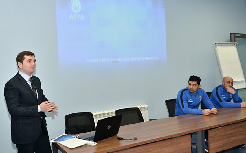 Представитель УЕФА в Азербайджане по договорным матчам встретился с членами сборной страны