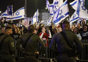 Protests in Israel over defense minister's resignation rumors