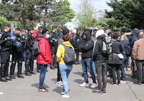 Полиция разогнала крупнейший во Франции сквот мигрантов в пригороде Парижа