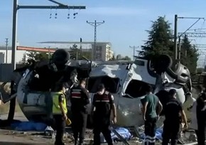 Türkiyədə qatarla mikroavtobus toqquşub, 6 nəfər ölüb, 6-sı yaralanıb