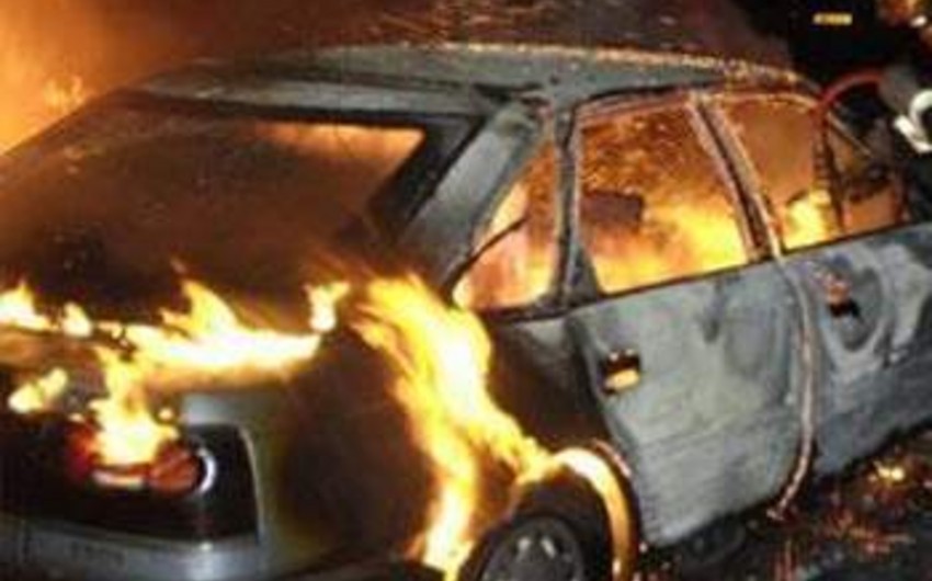 ​В Баку загорелся автомобиль