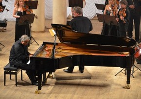 Azerbaijani pianist Farkhad Badalbeyli performs in Ukraine