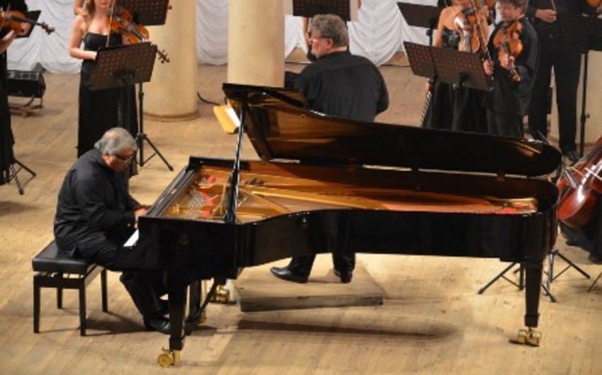 Azerbaijani pianist Farkhad Badalbeyli performs in Ukraine