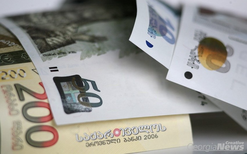 ​Лари обесценился в результате девальвации национальной валюты в Азербайджане