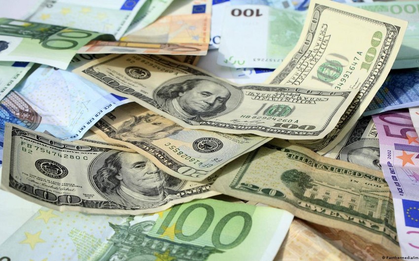 Доллар продемонстрировал стабильность к евро и иене перед выступлением главы ФРС