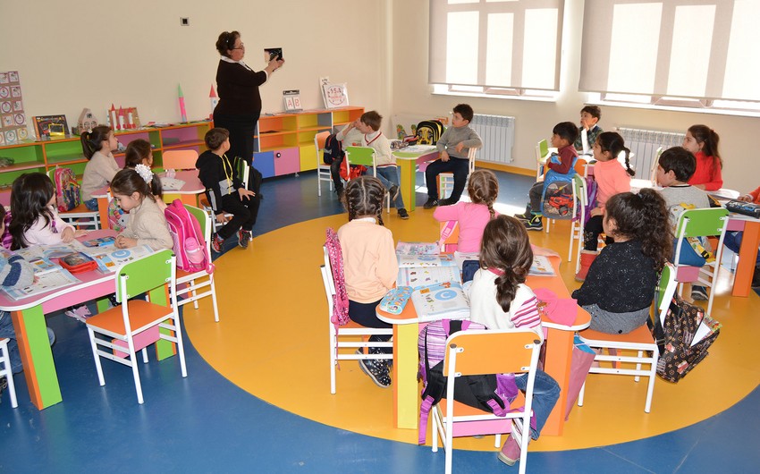 Минобразования обратилось к желающим отдать детей в русский сектор родителям