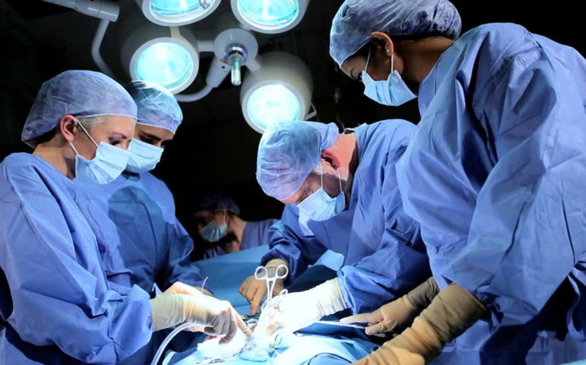 Азербайджанский врач удалил иглу, забытую в горле пациентки десять лет назад - ВИДЕО