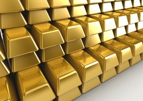 Gold falls in price slightly amid strengthening dollar