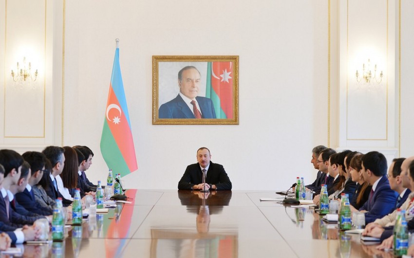 President Ilham Aliyev meets a group of Azerbaijani youth