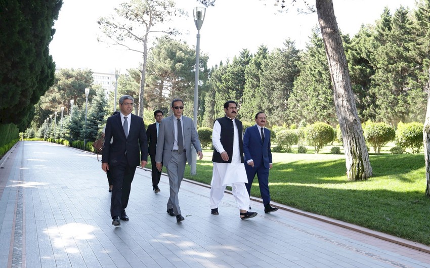 Пакистанский министр прибыл с визитом в Азербайджан