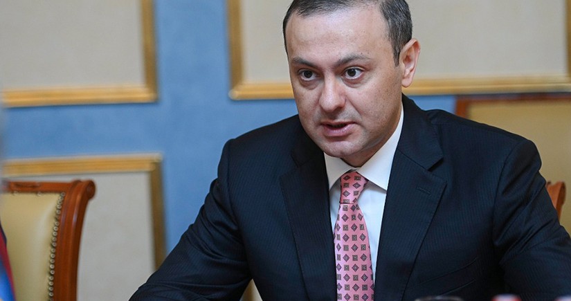 Глава Совбеза Армении обсудил с помощником Макрона ситуацию в регионе