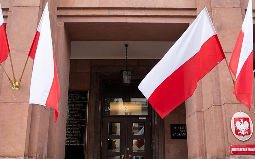 Польша приняла решение сменить послов в более чем 50 странах