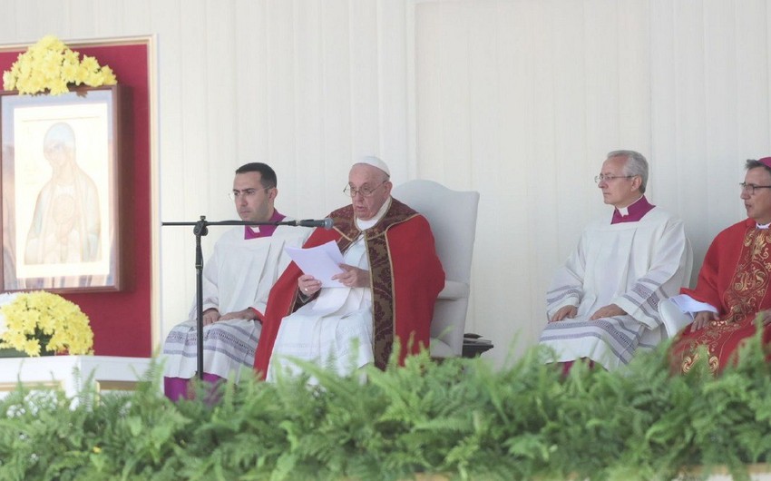Pope Francis calls on everyone to pray for peace between Azerbaijan and Armenia